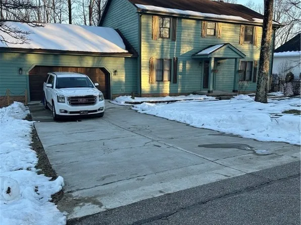 259 Granada Dr, Parkersburg, WV 26104