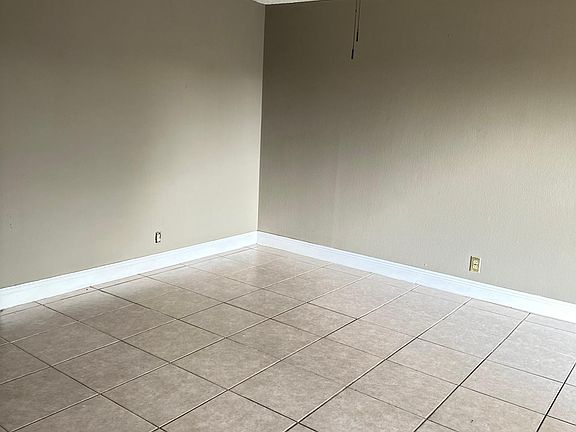 4th image of 4685 SW 43rd Ter #4685
