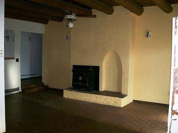 4th image of 214 Maple Dr