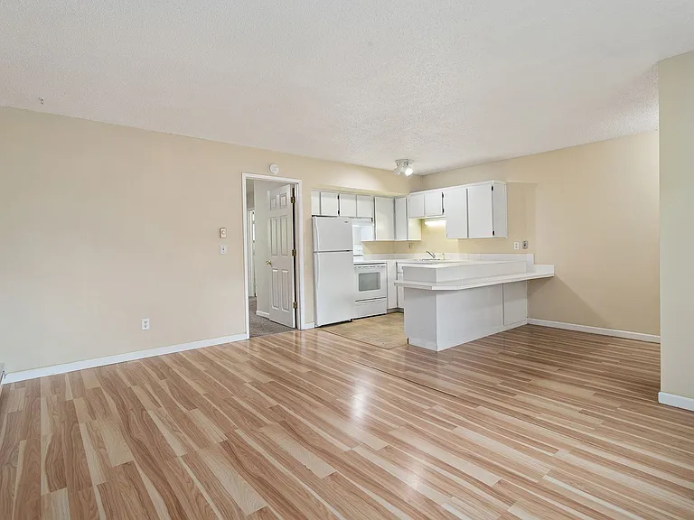 4633 SW Huber St — Photo 5