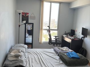 145 Hillcrest Ave #2105, Mississauga, ON L5B 3Z1