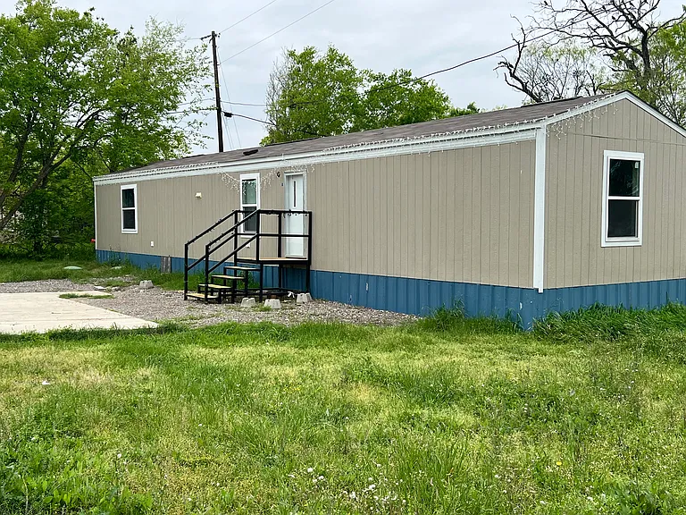 133 Old Bastrop Rd #E — Photo 6