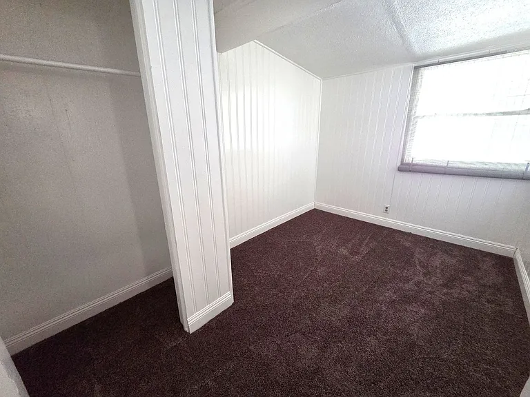 860 E River Ave — Photo 4