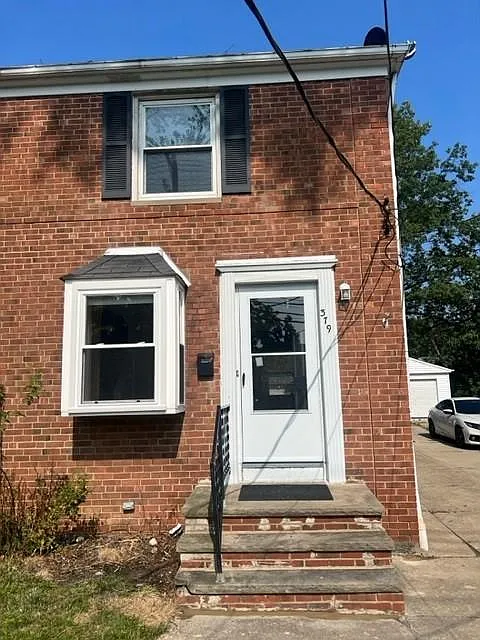 379 E 250th St photo 1