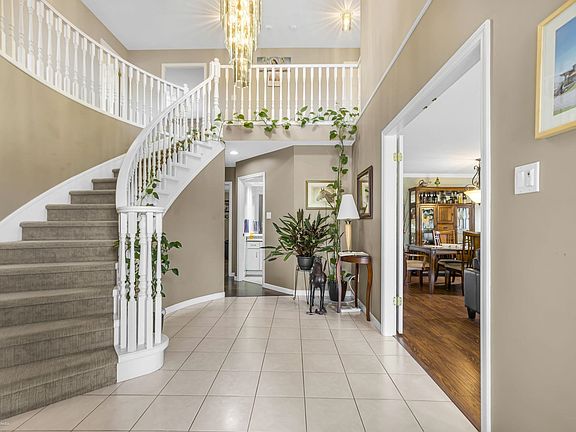 2nd image of 6227 Crescent Pl