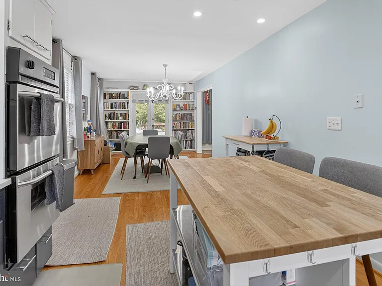 5703 Cromwell Dr — Photo 6