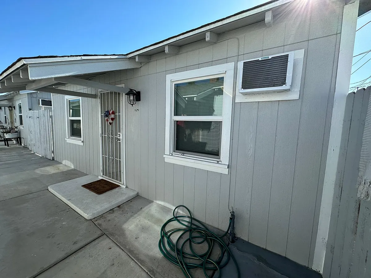 Building Photo - 1824 Mentone Blvd #1