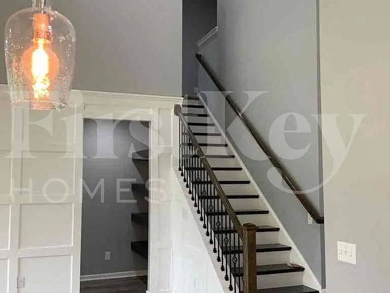 447 Stonefield Cir — Photo 8