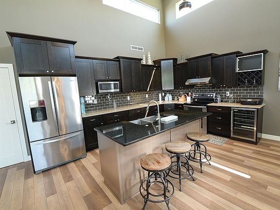 2nd image of 3955 Ivy Dr