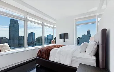 Rented by R New York