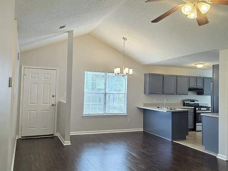 1504 Cain Ct N — Photo 5