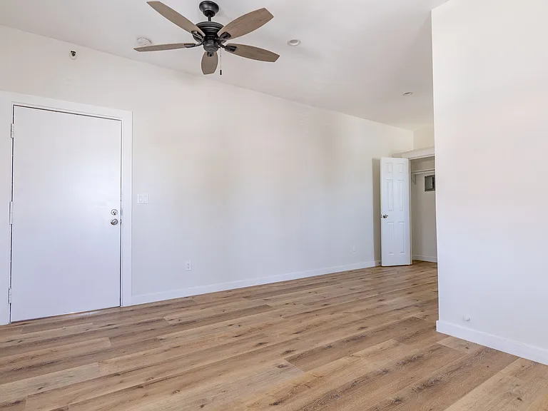 South Kenmore Apartments — Photo 8