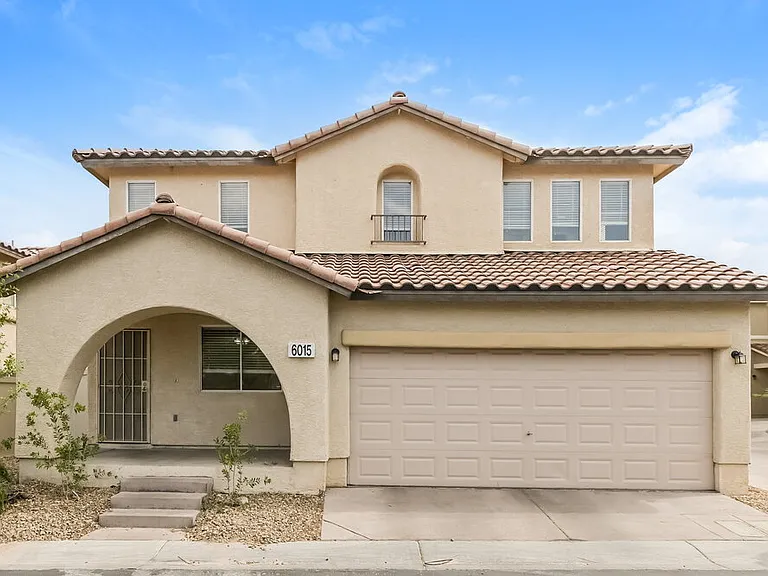 6015 Ambleshire Ave — Photo 1