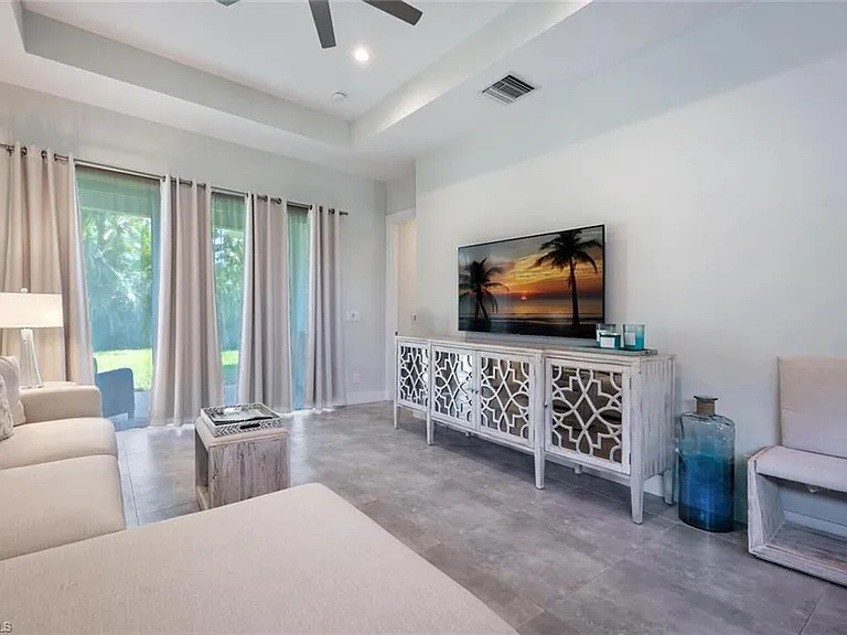 2737 Linda Dr — Photo 11
