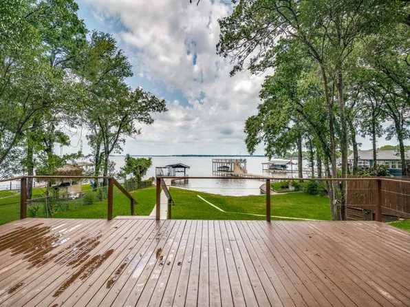 317 Admiral Dr, Mabank, TX 75156