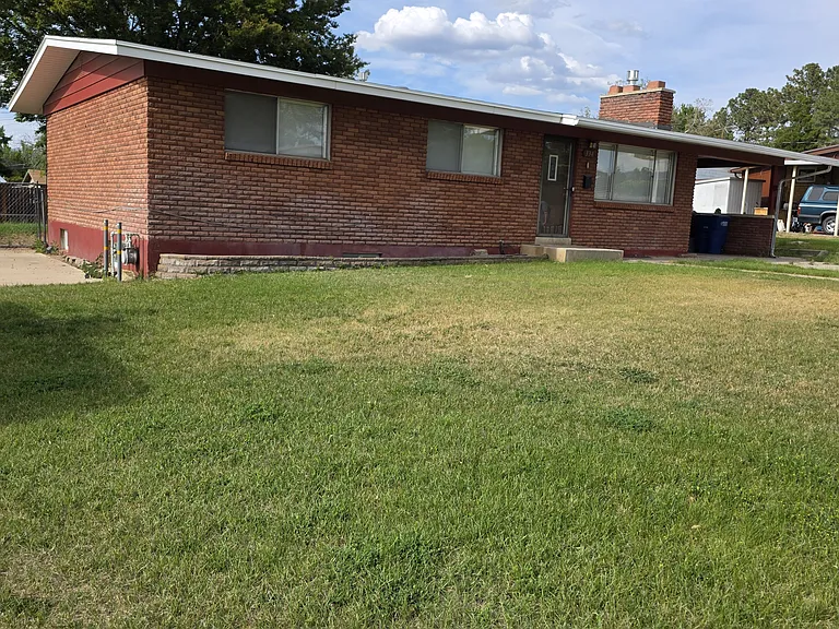 334 W 985 N — Photo 2