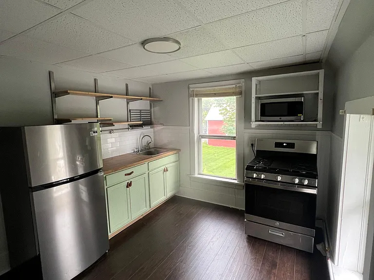 102 E Chapel St #4 — Photo 1