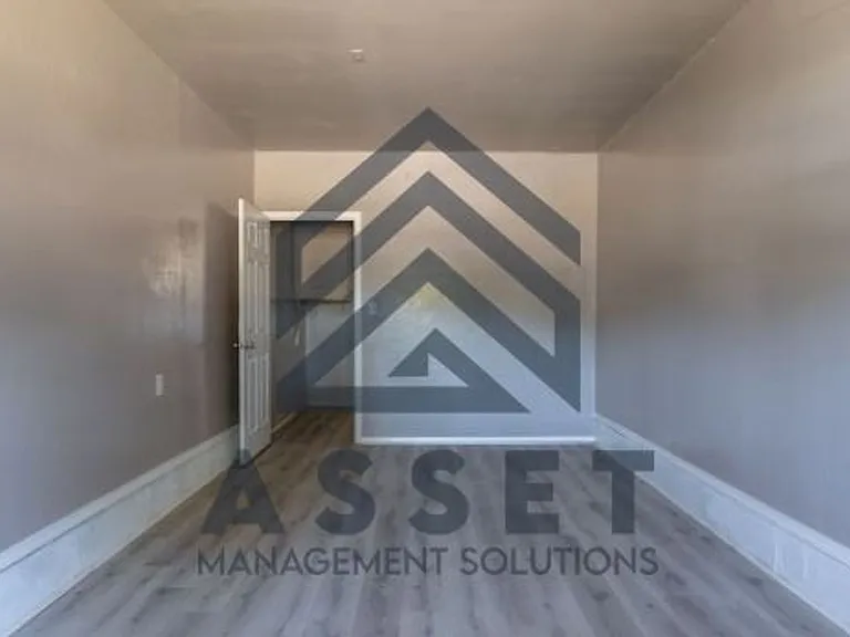 3721 Parkwoods Ln — Photo 15