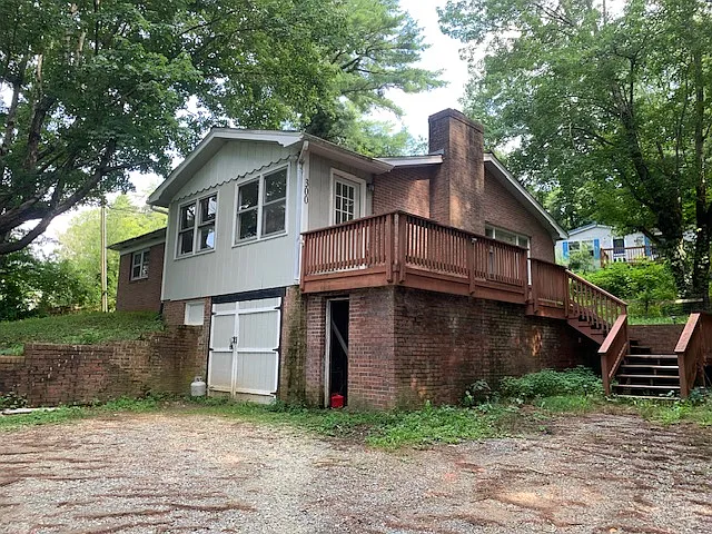 300 N Hampton Rd — Photo 3
