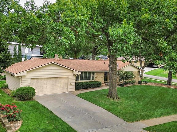 3rd image of 1544 Crestline Dr