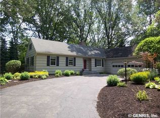 25 Rippingale Rd, Pittsford, NY 14534