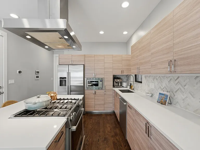 1349 N Leavitt St #1A — Photo 4