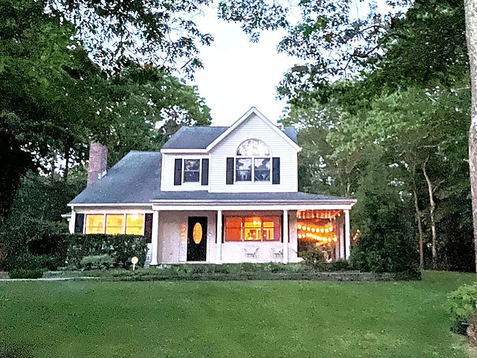1st image of 7 Deerland Dr