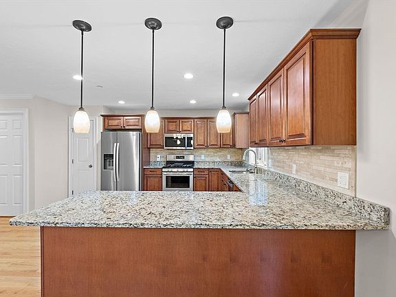 5th image of 215 Rangeway Rd #12