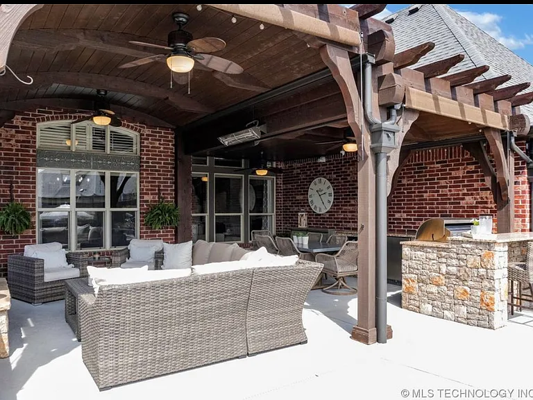 1200 S Laurel Ave — Photo 40