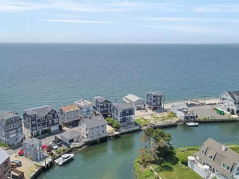2155 Fairfield Beach Rd — Photo 5