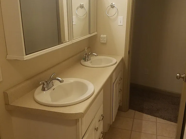1000 N Riverside Dr #2 — Photo 7