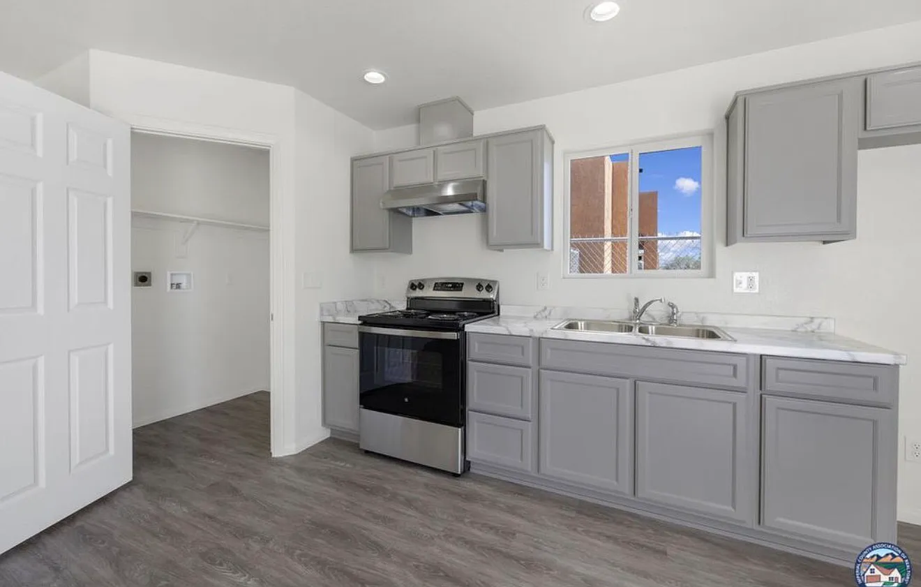 3 bed, 1200 sqft, $2,550 — Photo 1