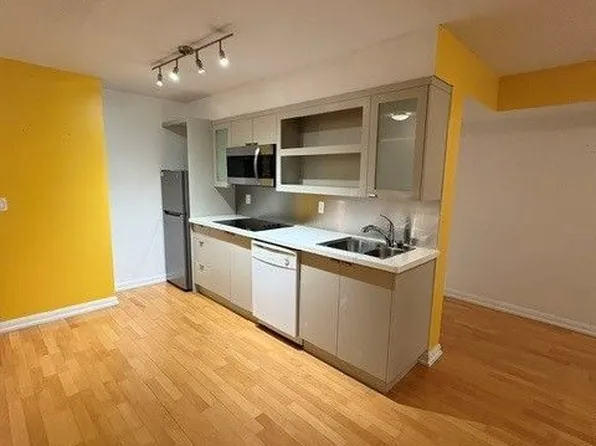 111 Elizabeth St, Toronto, ON