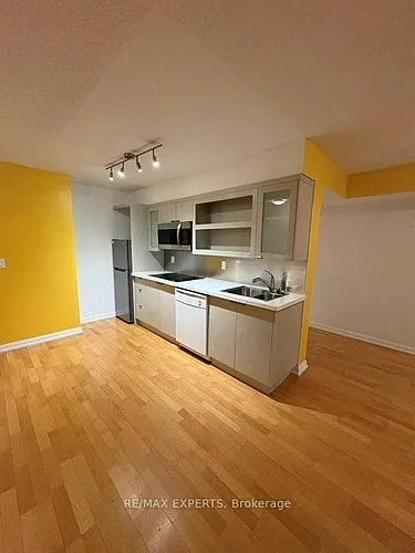 111 Elizabeth St Photo 1
