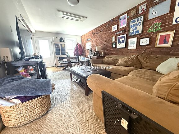 3rd image of 158 Broadway APT 03