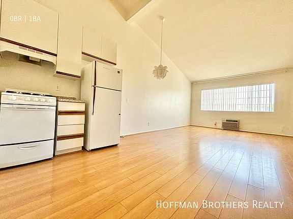 5th image of 1221 Seward St APT 106