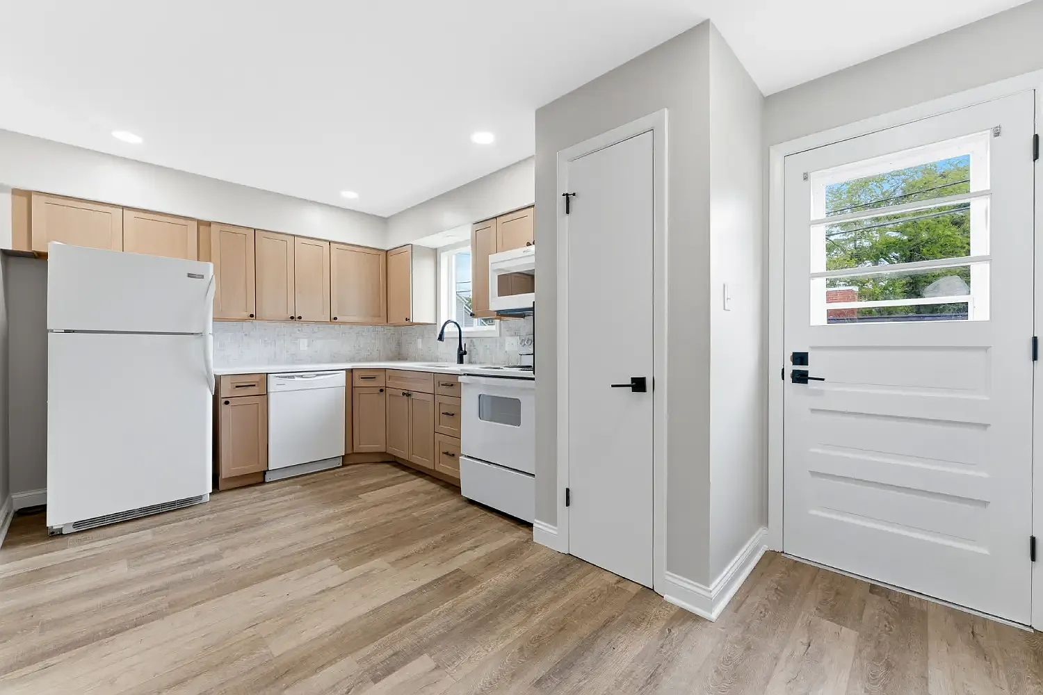 2 bed, 990 sqft, $1,500 — Photo 3
