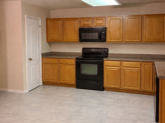 3rd image of 138 Arrow Oaks