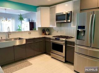 101 Mountainside Dr #10-1, Pompton Lakes, NJ 07442