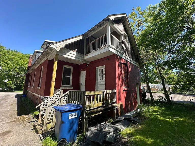 212 Leon St — Photo 10