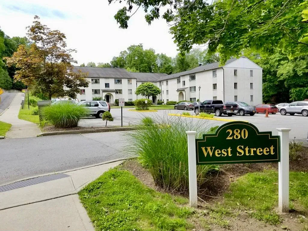 280 West Street — Photo 1