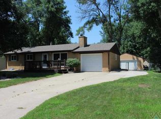 109 S 6th Ave, Brandon, SD 57005