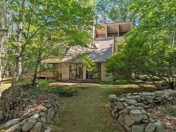 2 High Rock Ln, South Hamilton, MA 01982