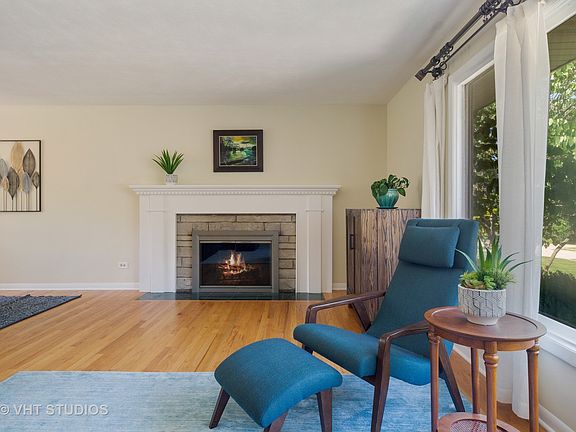5th image of 260 Abbotsford Ct