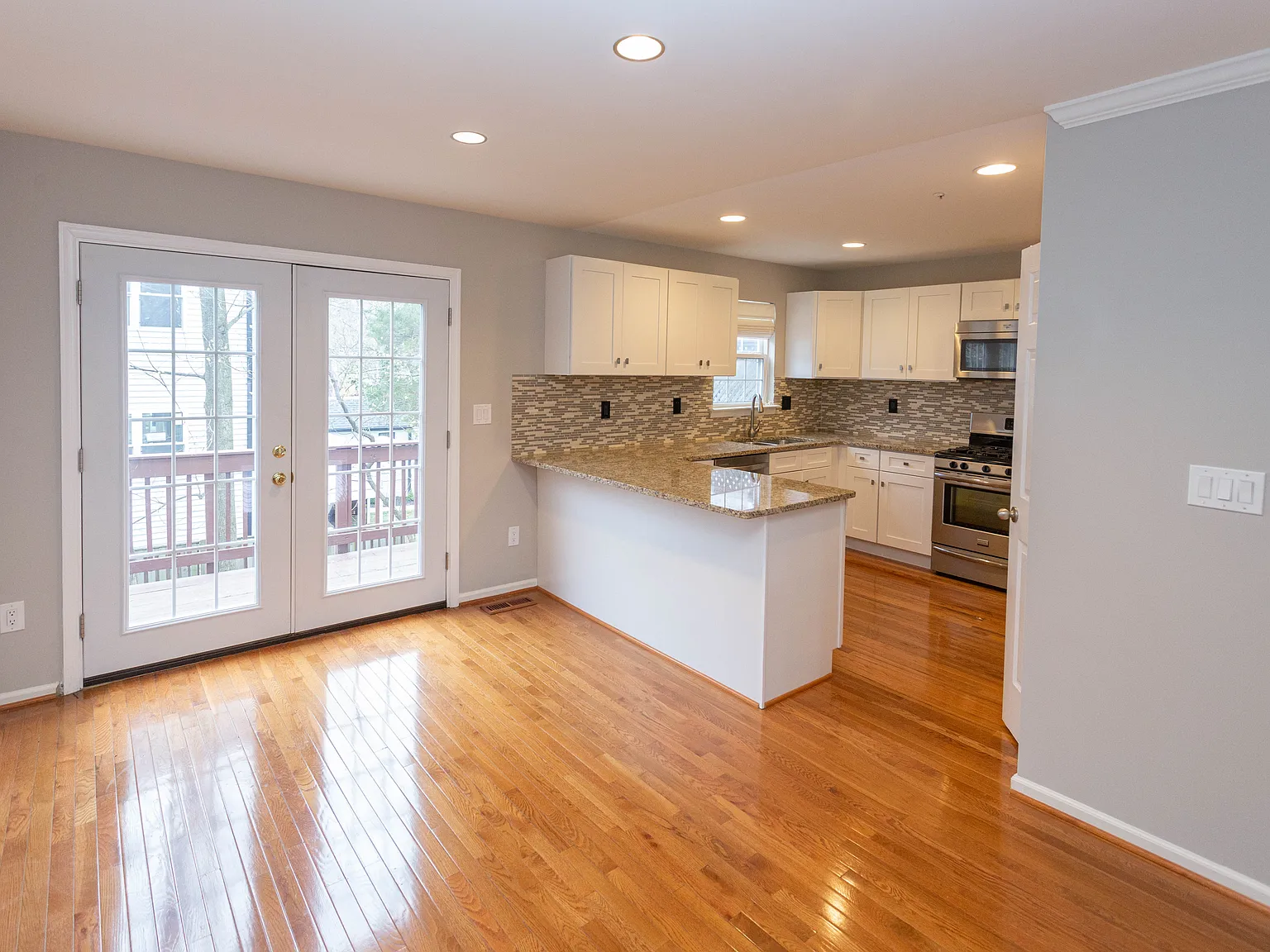 3 bed, 2426 sqft, $3,449 — Photo 3