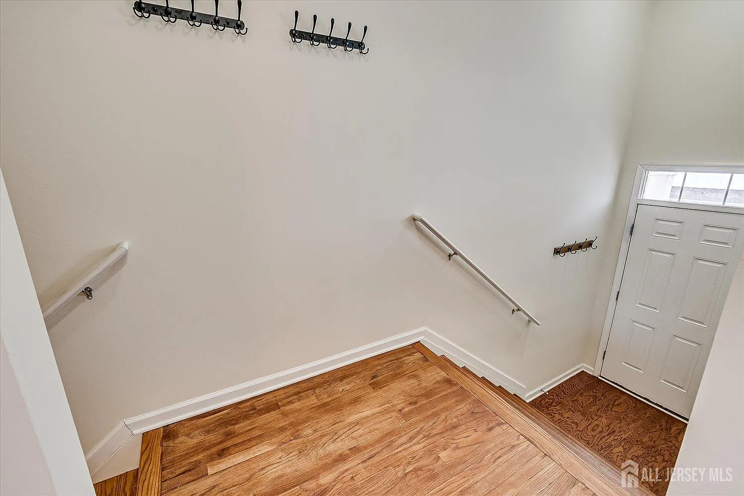 3 bed, 3.5 bath, 2256 sqft, $4,250 — Photo 2