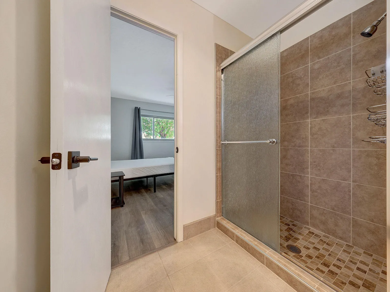 4 bed, 5.0 bath, 2900 sqft, $1,299 — Photo 3