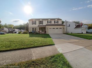 2340 W Roundtable Dr, Canton, MI 48188