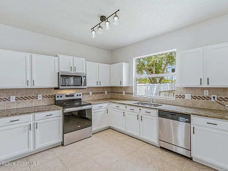 3747 Mount Carmel Ln — Photo 2