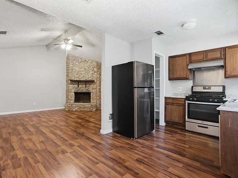 6305 Emerald Forest Dr #B — Photo 7